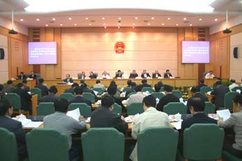 江西十届人大常委会任命吴新雄为代省长(组图)