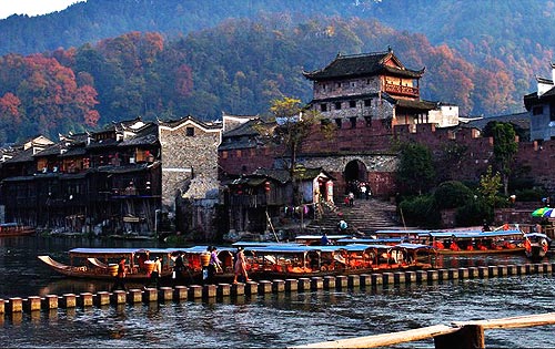 湘西凤凰人口_湘西凤凰古城图片