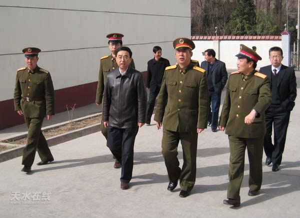 3月10日,甘肃省军区副政委樊印光在秦州调研人