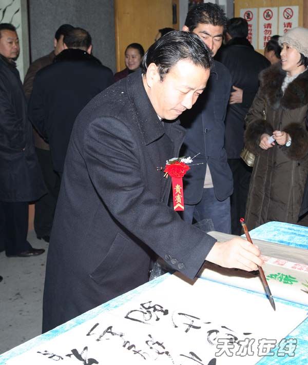 组图天水著名画家刘俊琪走出国门宣传天水