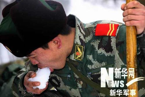 中国4大军区4大军种齐出 向雪灾发起最后一击