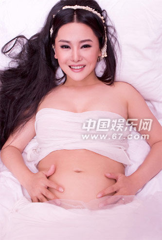 波霸女星杨欣怀孕初期幸福写真曝光(组图)
