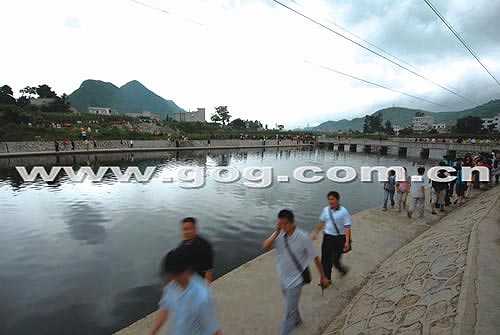 瓮安事件调查:刑事案件如何演变为群体性事件