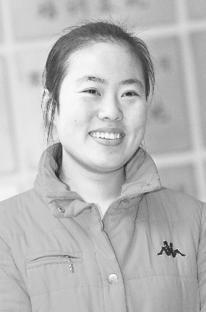 向温家宝送围巾女生:总理的鼓劲温暖我