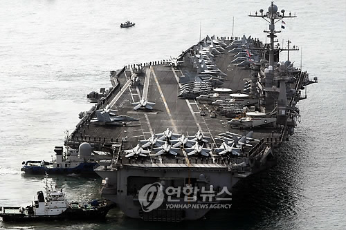 美国核航母震撼亮相，日本海域的强大力量