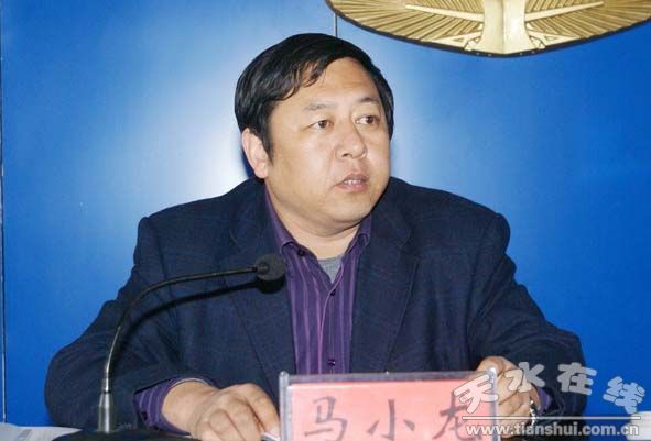 马小龙深入县公安局对学习实践科活动作专题辅