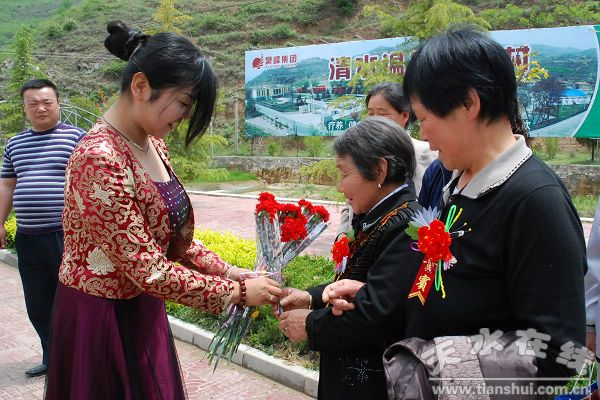 甘肃昊峰集团优秀员工母亲欢度母亲节活动侧记