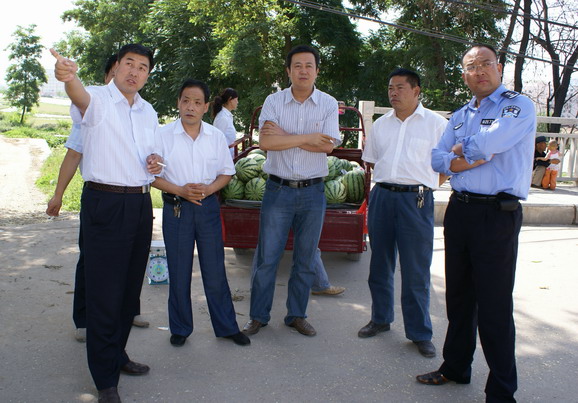 清水县县长刘天波检查城区重点道路建设工程(组图)