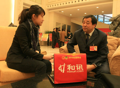 全国政协委员、甘肃省工商联副主席、盛达集团董事长赵满堂(图右)