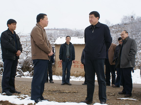 清水县县长刘天波:大力推进农业产业化建设(组图)