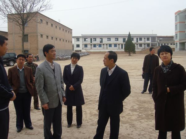 甘谷县县长贾忠慧检查教育项目实施情况(组图)