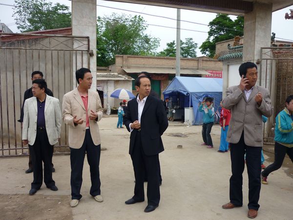 甘谷县长贾忠慧专程指导刘家村新农村建设组图