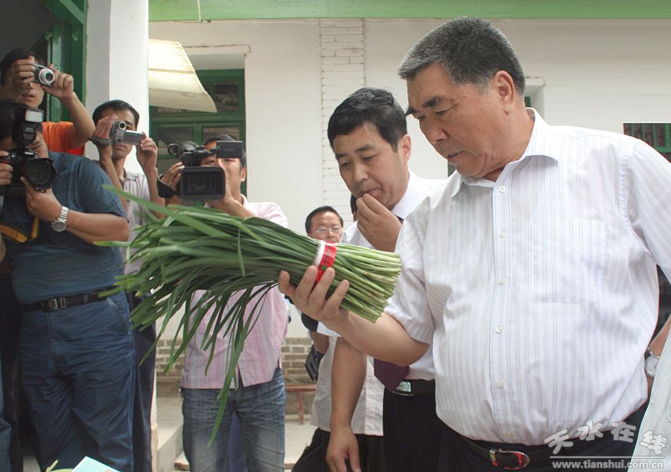 中华全国供销合作总社党组书记李成玉在天水调