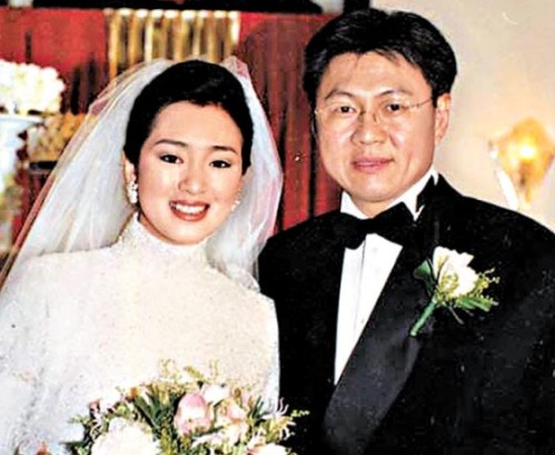 媒体主编微博曝料:经纪人证实巩俐已离婚(图)