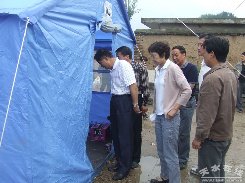 杨虎林舒健谢正团深入秦州灾区指导工作十七