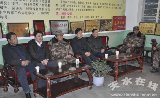 张明泰慰问68202部队冬季野营拉练参训官兵(图)