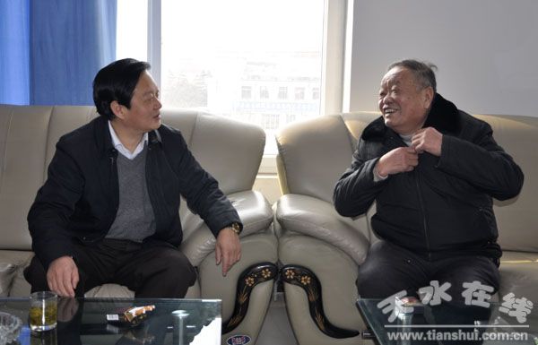 董事长李鸿_李鸿其和李一桐的合照