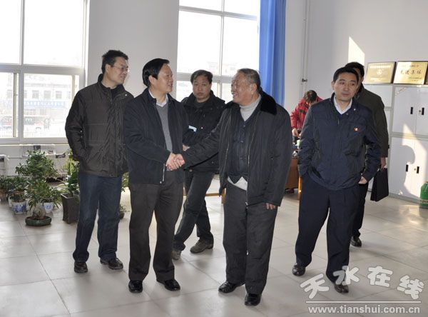 董事长李鸿_李鸿其和李一桐的合照