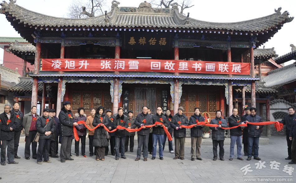 1月5日,天水籍书画家凌旭升,张润雪回故里书画联展在市文化馆开展.