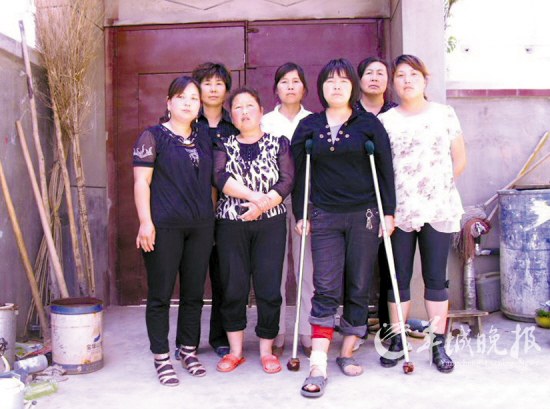 遭到殴打的7名妇女