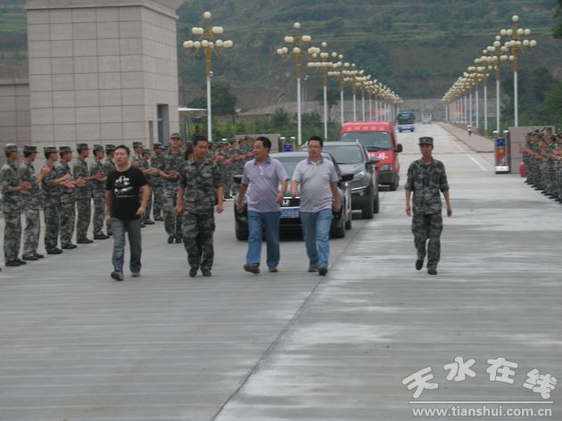 甘肃古河州酒业慰问驻天水部队官兵(组图)