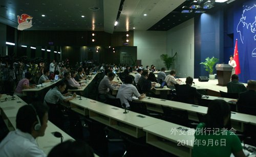 姜瑜:承认利比亚“过渡委”需水到渠成(图)