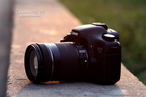 搭配18-135mm镜头佳能7D套机送包10900元