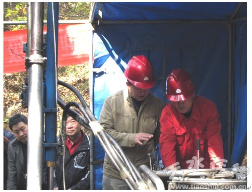 尹家坪开钻2.jpg