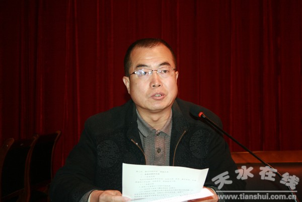 3、副院长李自勇宣读开展廉洁文化进校园活动有关文件.jpg