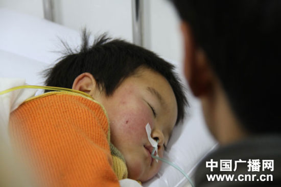 正在接受治疗的孩子 图片来源:中国广播网 正在接受治疗的孩子 图片来源:中国广播网