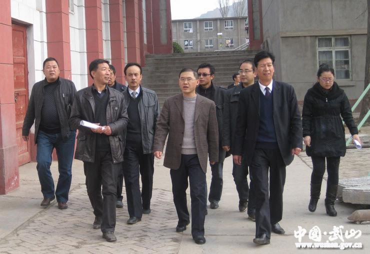 武山副县长甘志国检查校园及周边安全整治工作(图)