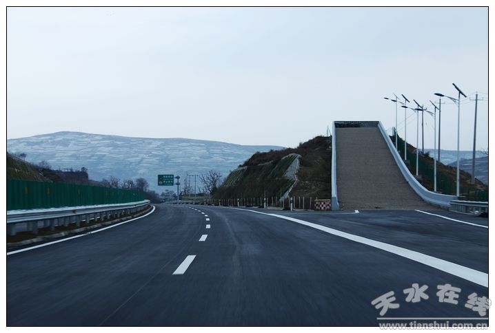杨咏中所说:"天水过境段是宝天高速公路和天定高速公路的重要连接线