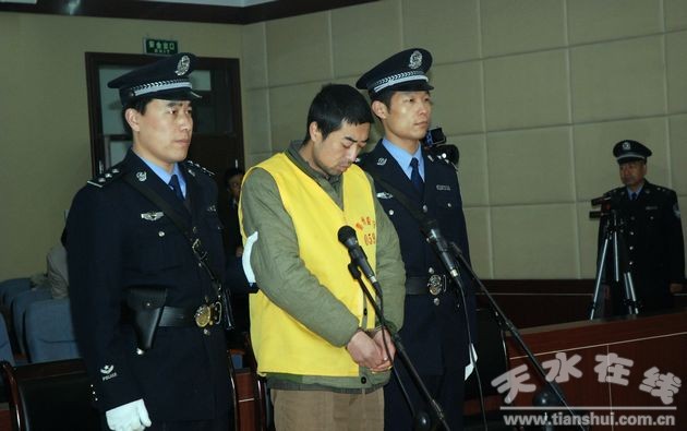 经查,富荣于2009年由其兄富强为其在银行贷款十五万元购得出租车自营