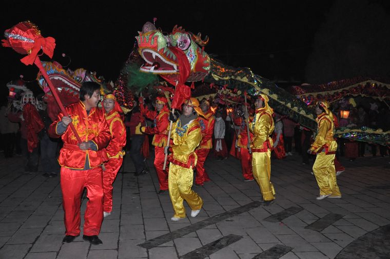 武山:锣鼓喧天闹新春 祈福秧歌拜大年(组图)