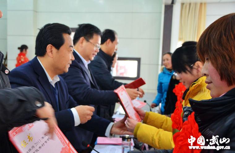武山全县人口_武山水帘洞图片