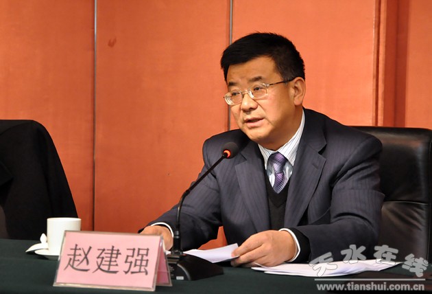 (开发区党工委书记,管委会主任赵建强出席会议并作《工作报告》)