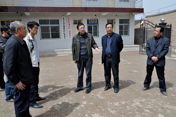 秦安县委常委,组织部长郭海军深入乡镇督查工作(图)
