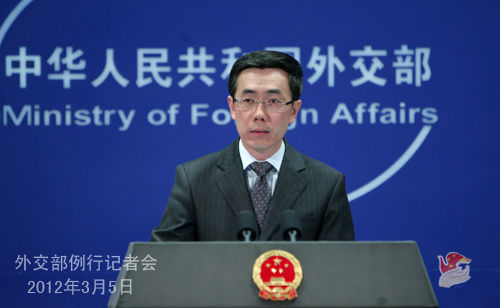 2012年3月5日,外交部发言人刘为民主持例行记者会。(图片来源:外交部网站) 2012年3月5日,外交部发言人刘为民主持例行记者会。(图片来源:外交部网站)