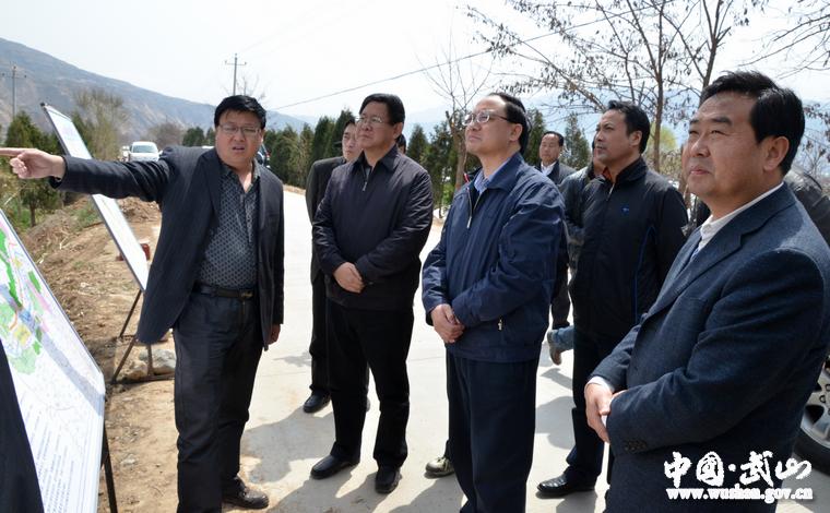 武山 >>正文   在鸳鸯镇丁门设施蔬菜产业园,得知该产业园是县政府办"