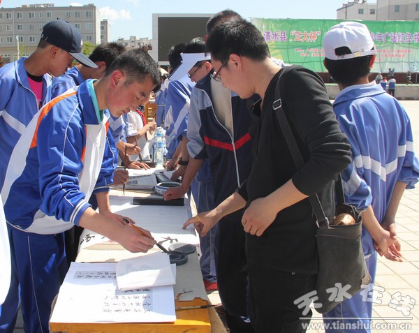 中学组书法现场.jpg