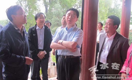 国务院外侨办文化司司长雷振刚在甘谷县考察(组图)