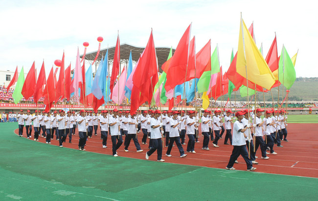 张家川县第一届中小学生运动会开幕式入场式侧记(图)