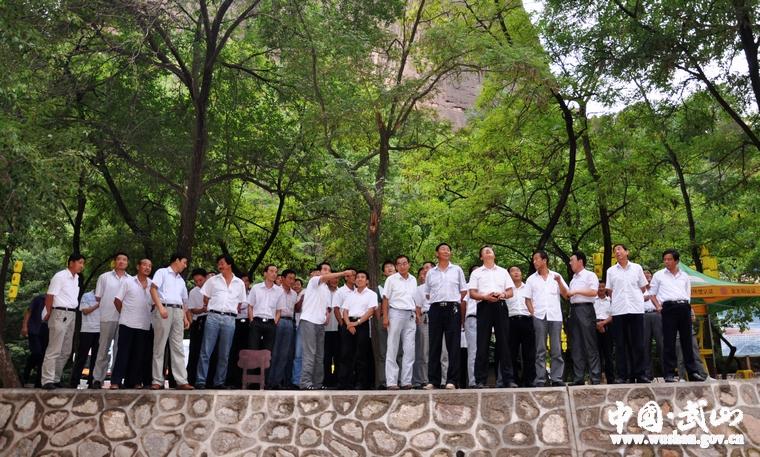 平凉市灵台县党政考察团在武山县参观考察(组图)