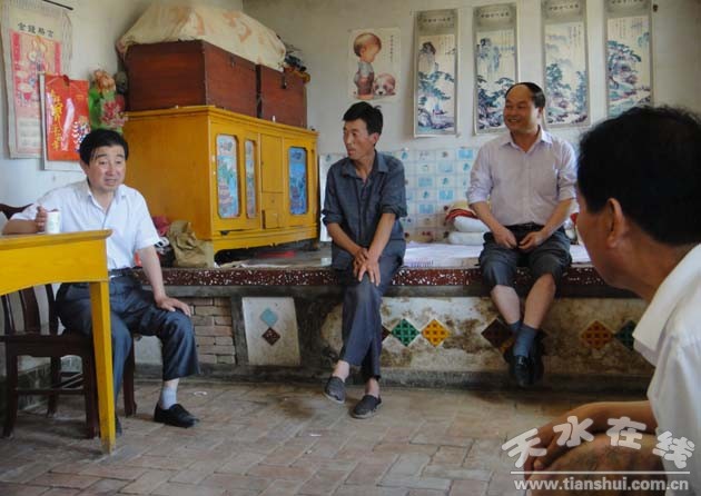 霍卫平深入"双联"点皂郊镇袁家河村调研(组图)--天水