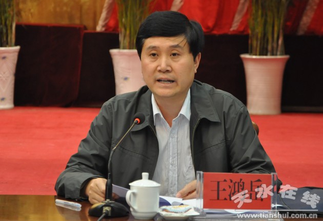(市委组织部副部长王鸿岳主持会议)