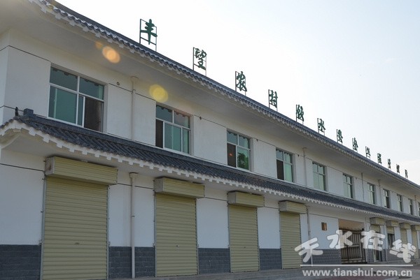 丰望乡安全饮水.jpg