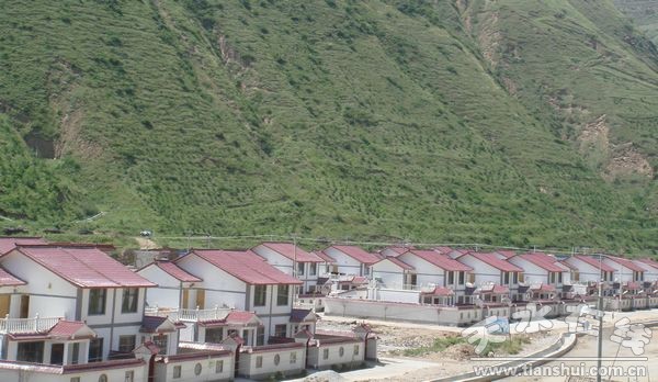 红堡镇唐杨村新农村建设.jpg