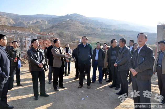 赵卫东再赴"双联"点安远镇老庄村和蒋山村调研(图)
