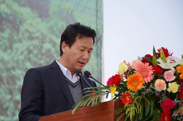 (清水县交通运输局局长王怀珍介绍工程建设概况)