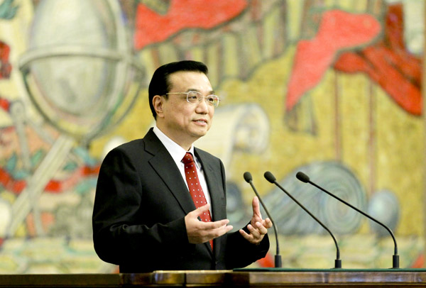   File photo taken on April 28, 2012 shows Li Keqiang delivers a speech at Moscow State University in Moscow, capital of Russia. (Xinhua)